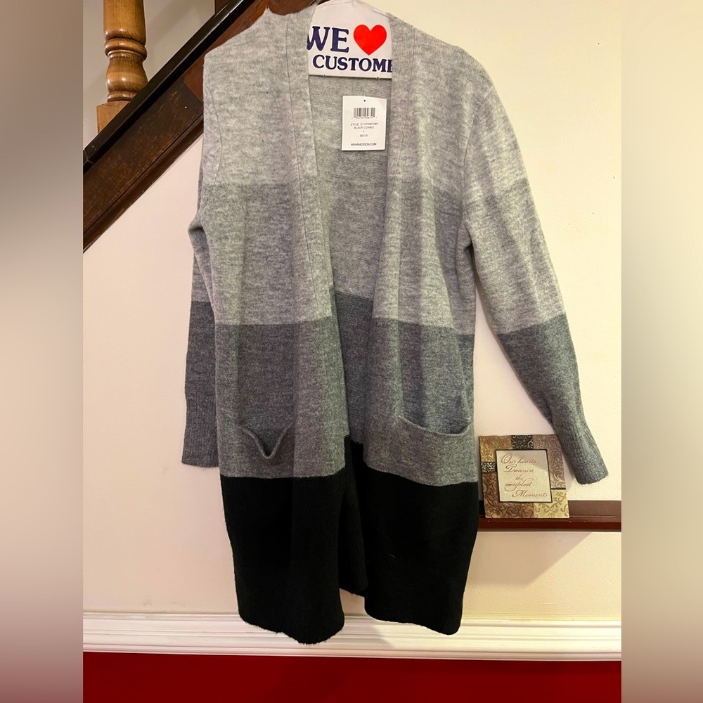 Women’s NWT COLOR BLOCK CARDIGAN.  SIZE Large - 89th + Madison